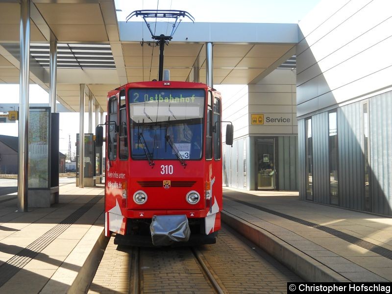 Bild: TW 310 als Linie 2 am Hauptbahnhof.