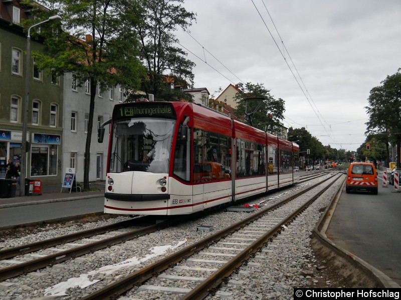 Bild: TW 633 auf der Linie 1 in Richtung Thüringenhalle in der Magdeburger Allee.