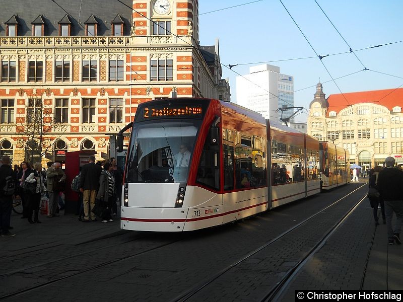 Bild: TW 713+712 auf der Linie 2 zum Justizzentrum.