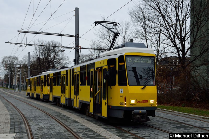 Bild: 6169 + 6089 als Linie M5 in der Emma-Herwegh-Str.