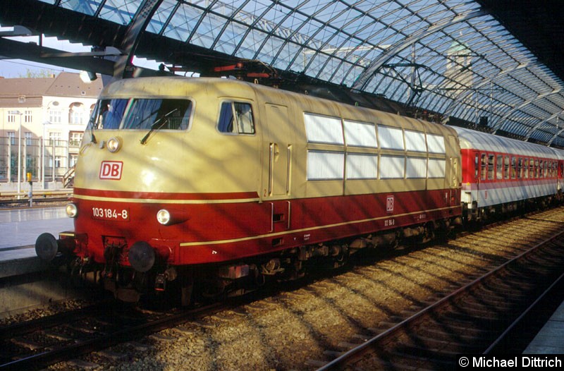 Bild: 103 184 mit dem IR 2731 auf dem Weg nach Flensburg. 
Hier in Berlin-Spandau.