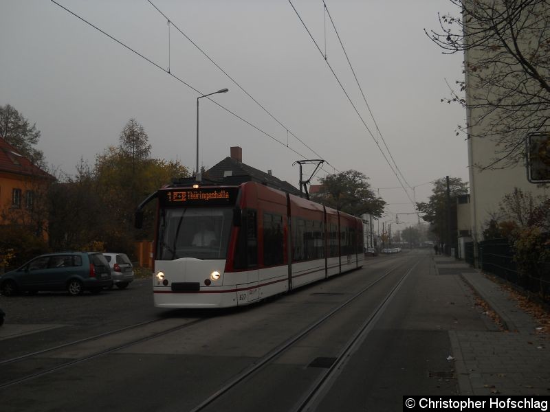 Bild: TW 627 auf der Linie 1 kurz vor der Haltstelle Salinenstraße.