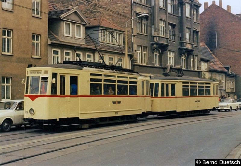 Bild: Der gleiche Zug noch einmal auf der Johannesstraße. 