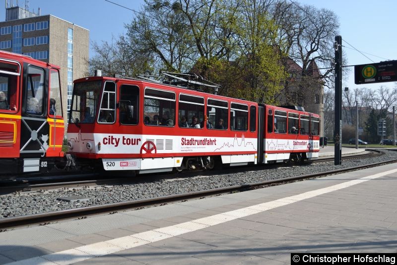 Bild: TW 520, als zweiter Wagen ein KT-Traktion, als Stadtrundfahrt unterwegs.