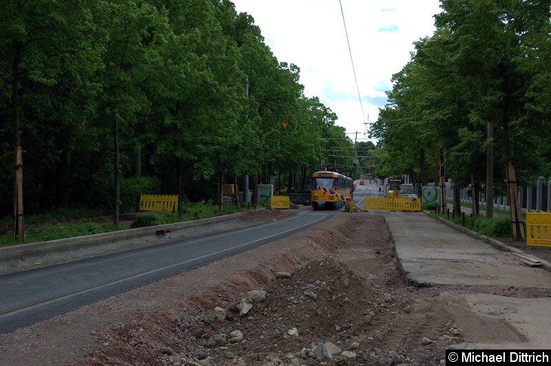 Bild: 2115 mit 2186 und 2159 vor der Bauschranke in der Bornaischen Str. Die Schranke meinte, eine Linie 31 gibt es nicht. Also lasse ich die nicht durch.