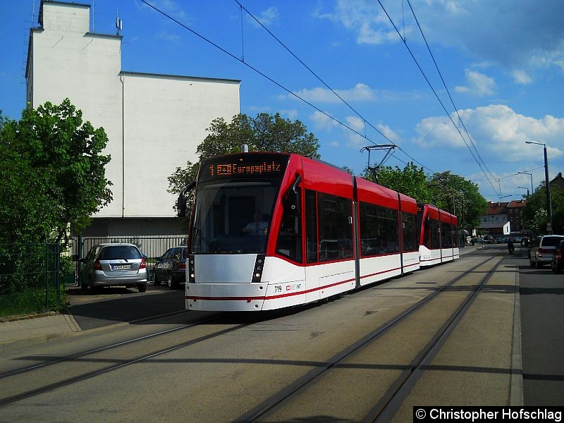 Bild: TW 719+714 auf der Linie 1 in der Vollbrachtstraße.