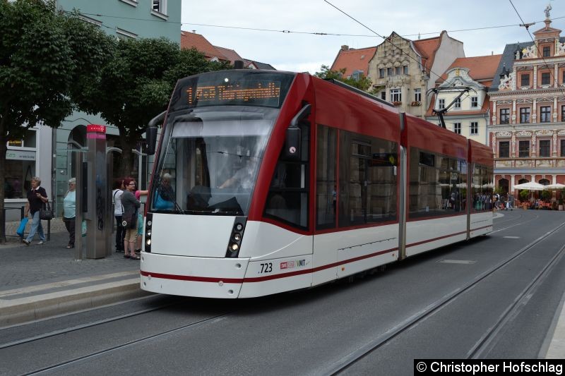 Bild: TW 723 als Linie 1 an der Haltestelle Fischmarkt/Rathaus.