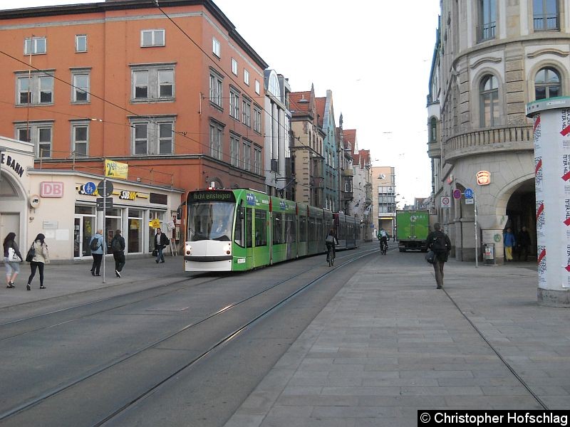 Bild: TW 646+704 in der Bahnhofstraße.