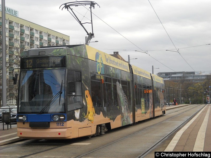 Bild: An der Haltestelle Johannisplatz auf der Linie 12 nach Gohlis Nord über Zoo.