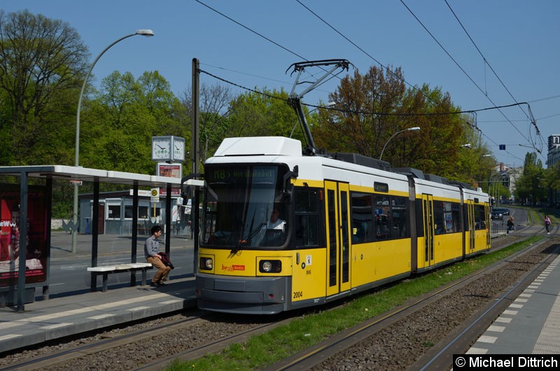 Bild: 2004 als Linie M8 an der Haltestelle Platz der Vereinten Nationen.