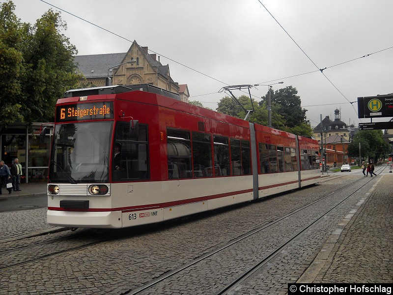 Bild: TW 613 auf der Linie 6 an der Haltestelle Domplatz Süd.