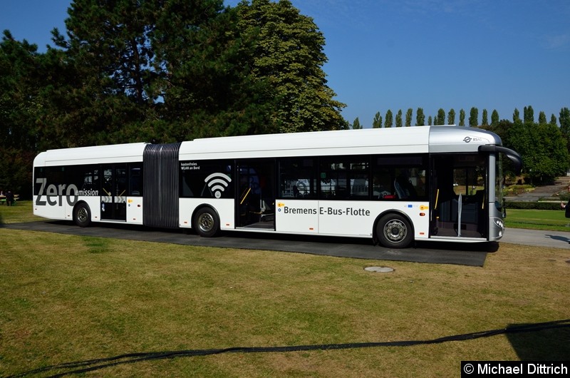 Bild: Seitenansicht des Batteriebusses.