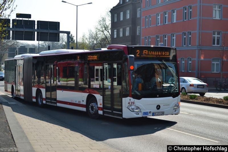 Bild: Wagen 439 beim Verlassen der Ersatzhaltestelle Gothaer Platz.