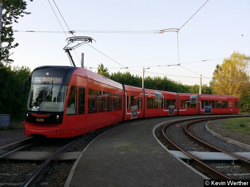 Bild: TW 1225 als Linie 15 in der Wendeschleife Miltitz