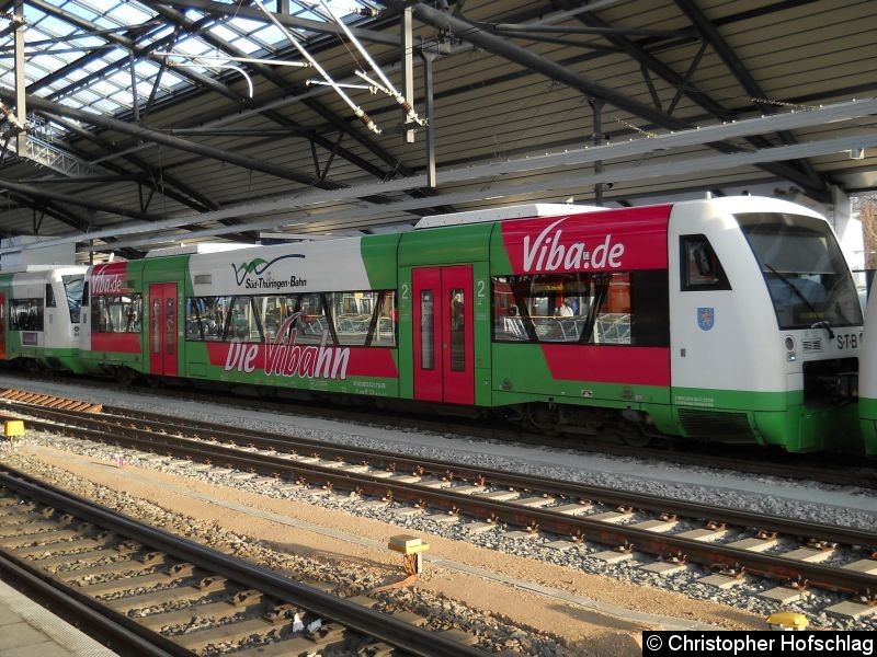 Bild: VT 121 in einer Vierzug als zweiter Wagen im Erfurter Hauptbahnhof.