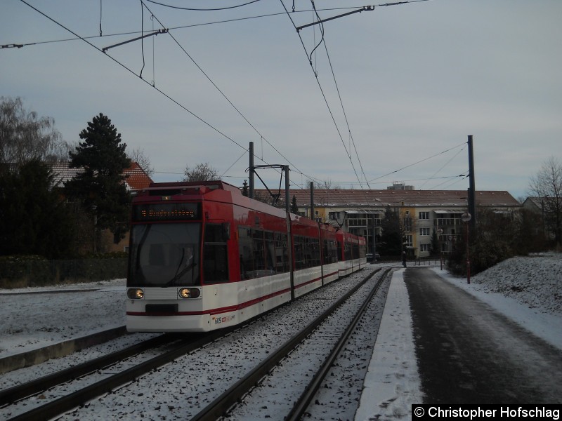 Bild: TW 609+612 als Linie 4 vor der Haltestelle Agentur für Arbeit