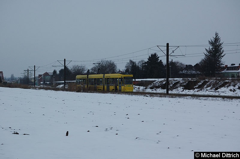 1360 als Linie 9 auf dem Weg zum Neustädter See zwischen den Haltestellen Merkurweg und Lindenpark/Flugplatz. Bild: 1360 als Linie 9 auf dem Weg zum Neustädter See zwischen den Haltestellen Merkurweg und Lindenpark/Flugplatz.