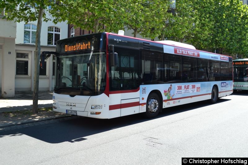 Bild: Wagen 175 als Dienstfahrt am Busbahnhof.