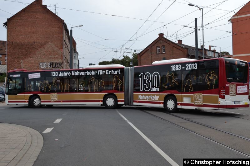 Bild: Wagen 441 auf der Kreuzung Salinenstraße/Magdeburger Allee.