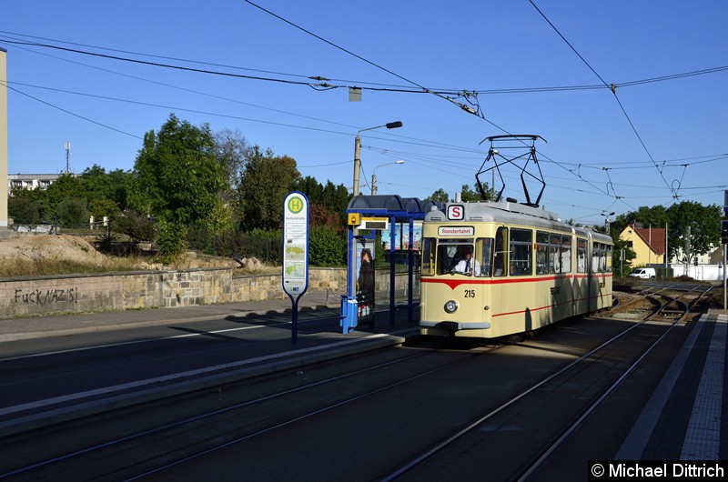 Noch einmal 215 an der Haltestelle Huttenstraße.