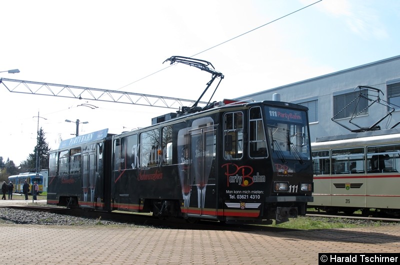 Bild: Party-Tram 111 auf dem Betriebshof.