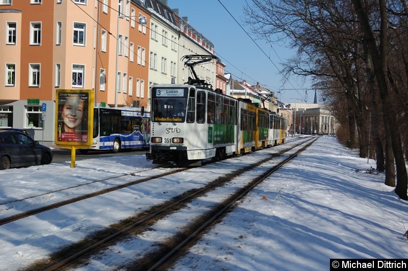 Bild: Wagen 351 + 314 als Linie 3 kurz vor der Haltestelle Park der Jugend.