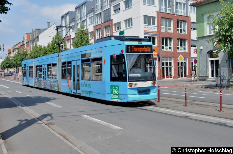 Bild: TW 615 in der Magdeburger Allee.