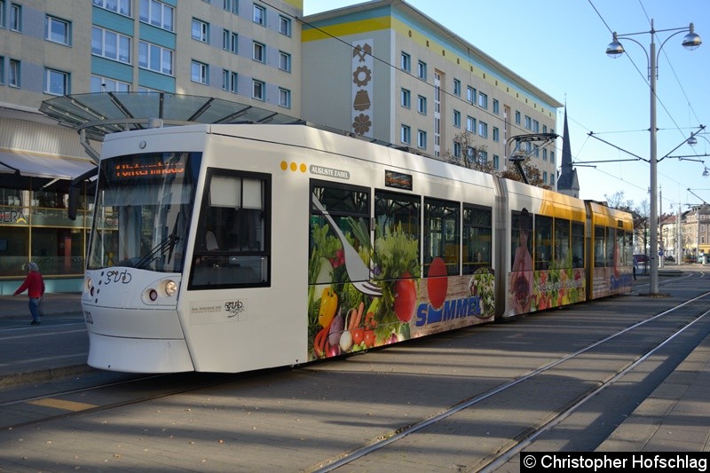 Bild: TW 203 als Linie 1 an der Zentralhaltestelle Heinrichstraße.