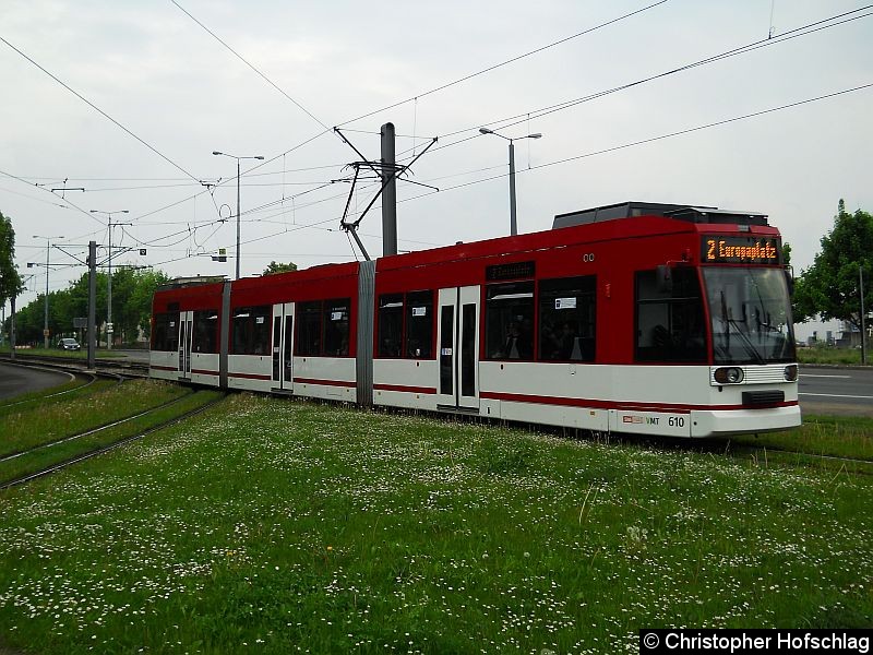 Bild: TW 610 als Linie 2 kurz vor der Haltestelle Warschauer Straße.