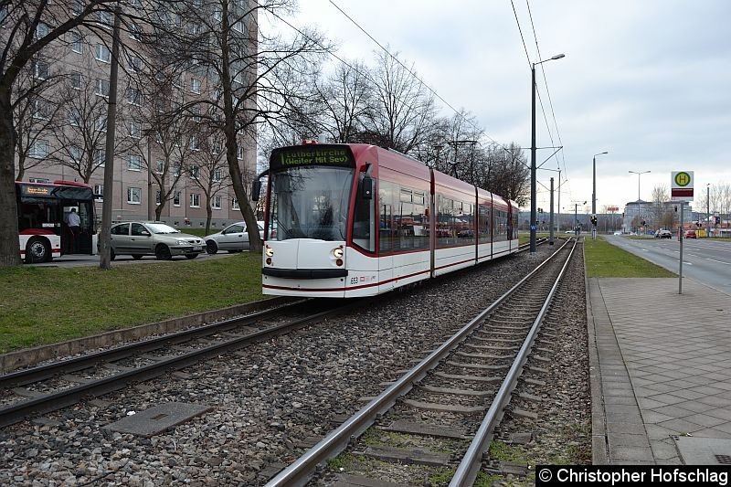 Bild: TW 653 als Linie 1 zwischen den Haltestellen Warschauer Str. - Berliner Straße