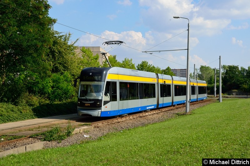 Bild: 1204 als Linie 8 an der Haltestelle Grünau-Nord.