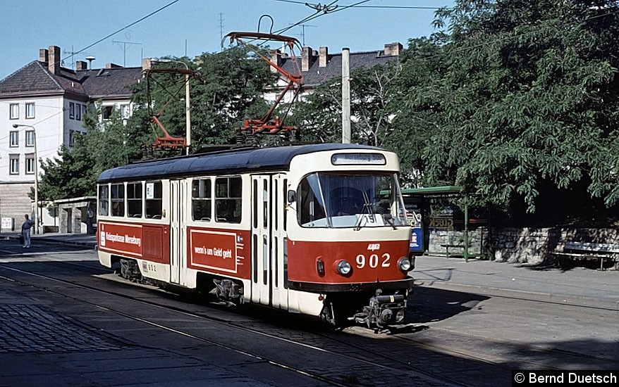 Bild: Tw 902 an der Endstelle Merseburg/Zentrum. 