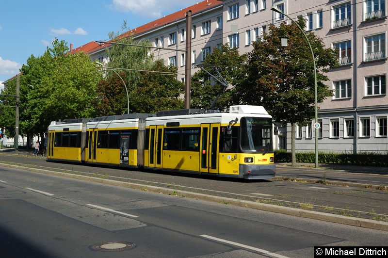 Bild: 2009 als Linie M8 in der Wendestelle Kniprodestr./Danziger Str.