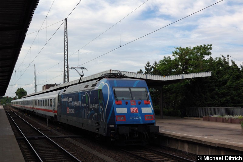 Bild: 101 042 am IC 2047 in Magdeburg Hbf.