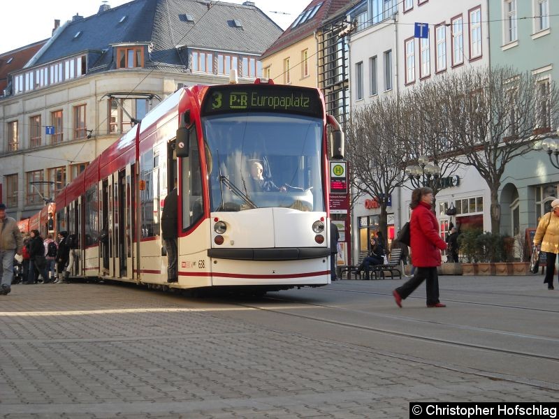 Bild: TW 638+707 auf der Linie 3 am Rathaus.