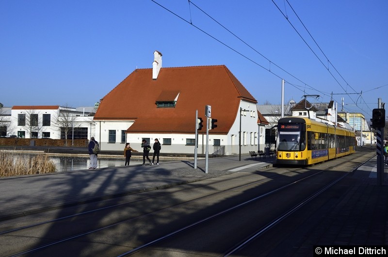 2807 als Linie 20 an der Haltestelle Messe.