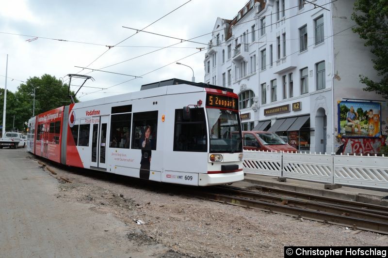 Bild: TW 609 in Bereich Baustelle Johannesstraße.