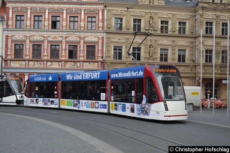 Bild: TW 714 als zweiter Wagen einer Classic-Traktion beim Einbiegen in die Markstraße.