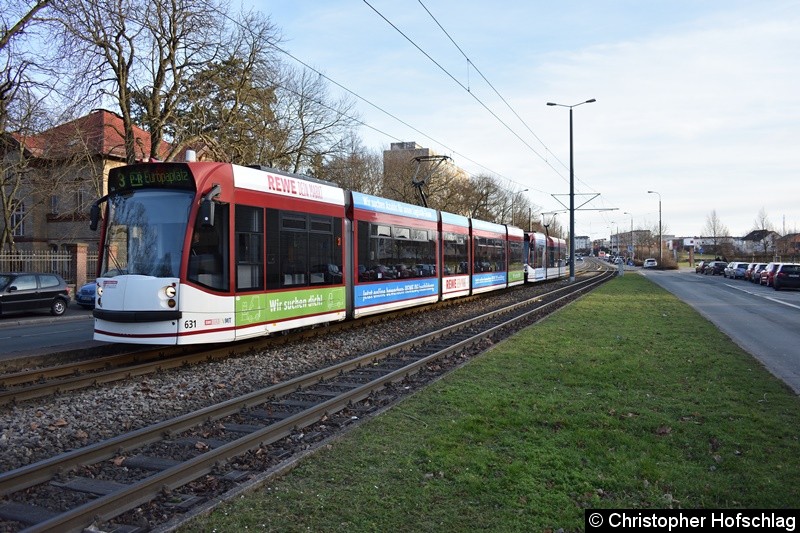 Bild: TW 631 als erster Wagen eines Großzuges der Linie 3 kurz vor der Haltestelle Universität