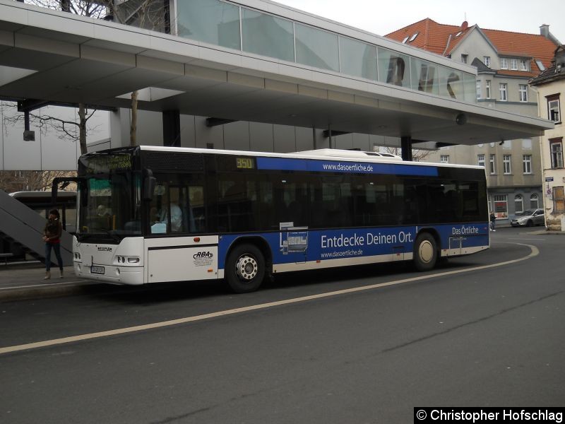 Bild: Auf der Linie 350 am Busbahnhof.