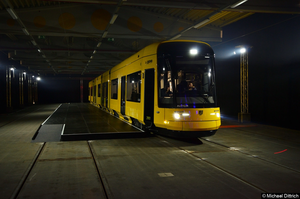 Mit 43,5 Metern Länge und ist er kürzer als der NGT 12 DD, aber mit 2,65 Metern Breite auch 25 Zentimeter Breiter. Bild: Mit 43,5 Metern Länge und ist er kürzer als der NGT 12 DD, aber mit 2,65 Metern Breite auch 25 Zentimeter Breiter.