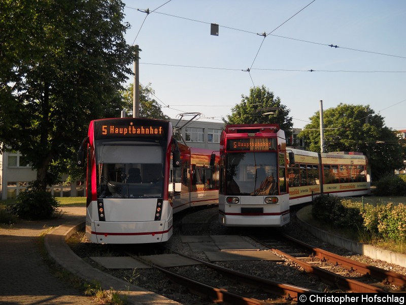 Bild: TW 722+714 kurz vor der Abfahrt in Richtung Stadt bzw. Hauptbahnhof.