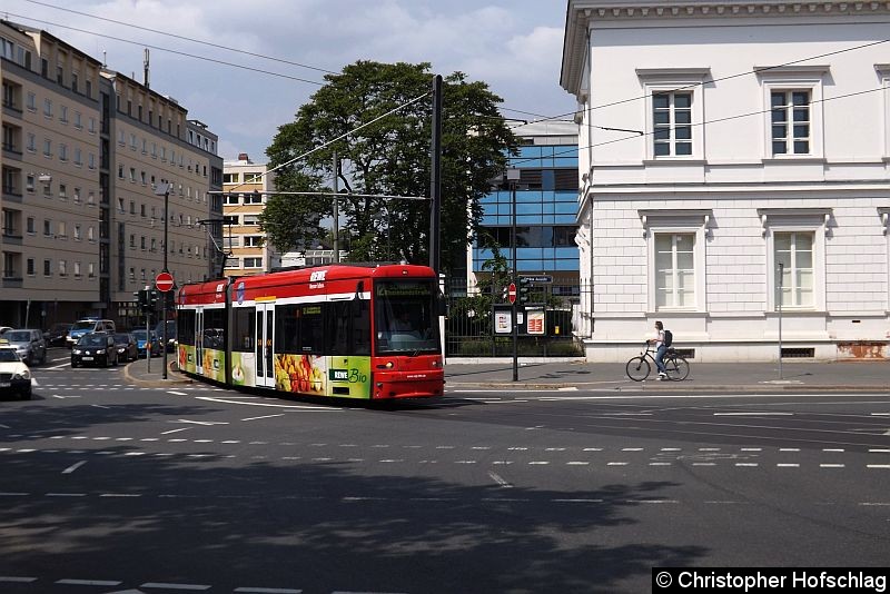 Bild: TW 261 auf der Kreuzung Lang Straße/Schöne Aussicht.