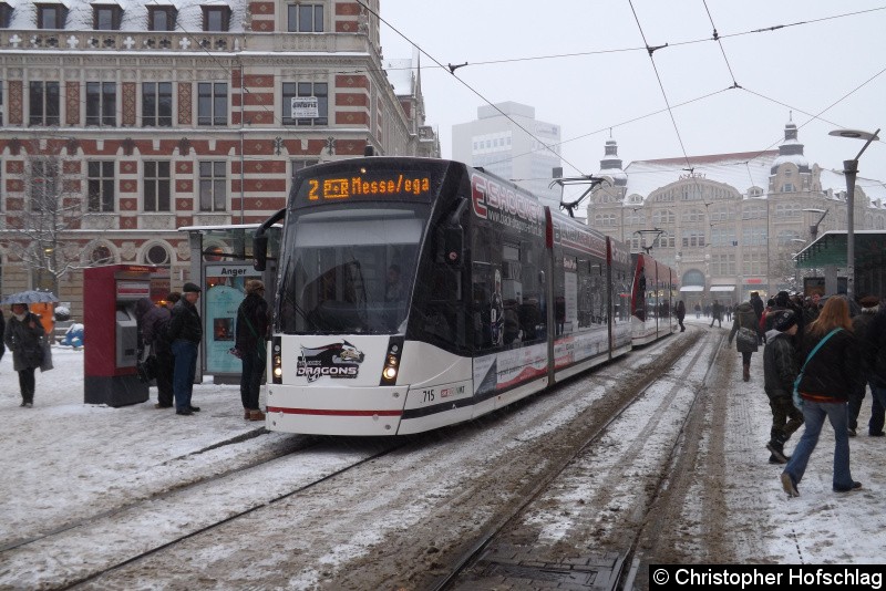 Bild: TW 715+717 am Anger als Linie 2 in Richtung Messe.