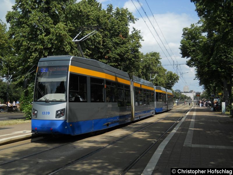 Bild: TW 1339+1328 der Linie 7 am Sportforum.