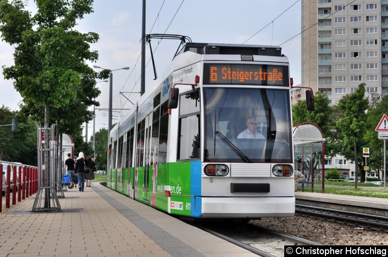 Bild: TW 611 in der Haltestelle Riethstraße.