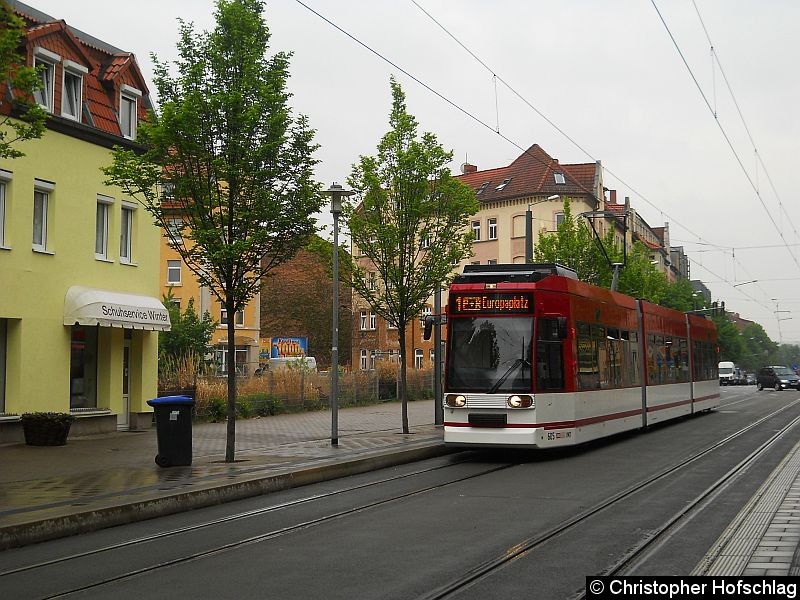 Bild: TW 605 an der Haltstelle Ilversgehofner Platz auf der Stadtbahnlinie 1 in Richtung Europaplatz.