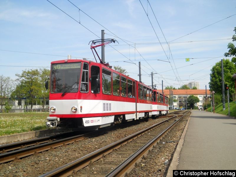 Bild: TW 450+490 auf der Linie 4 in Beriech Agentur für Arbeit.