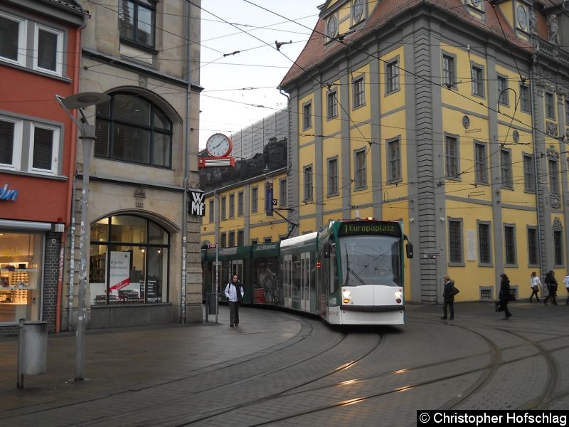 Bild: TW 631 auf der Linie 1 komment aus der Bahnhofstraße auf dem Weg zur Haltestelle Anger.