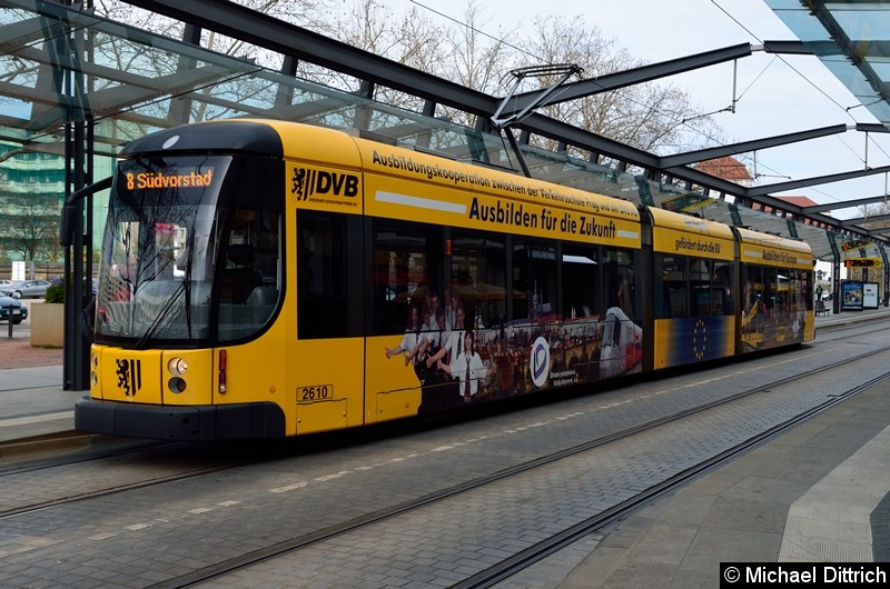 Bild: 2610 als Linie 8 an der Haltestelle Postplatz.